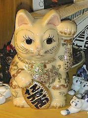 japoński kot przynoszący szczęście